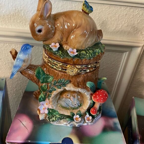 Cardinal Works Company Porcelain Bunny Rabbit Trinket Figures set of 3! - Picture 5 of 15